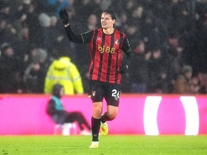 Bournemouth boss Andoni Iraola salutes goal-scorer Enes Unal after injury battle