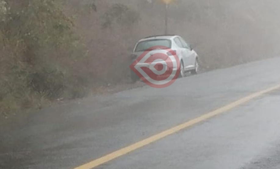 Auto se salió del camino