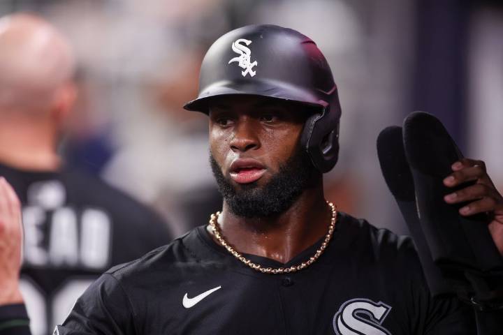 Deadspin | White Sox to pick up OF Luis Robert's $20M option