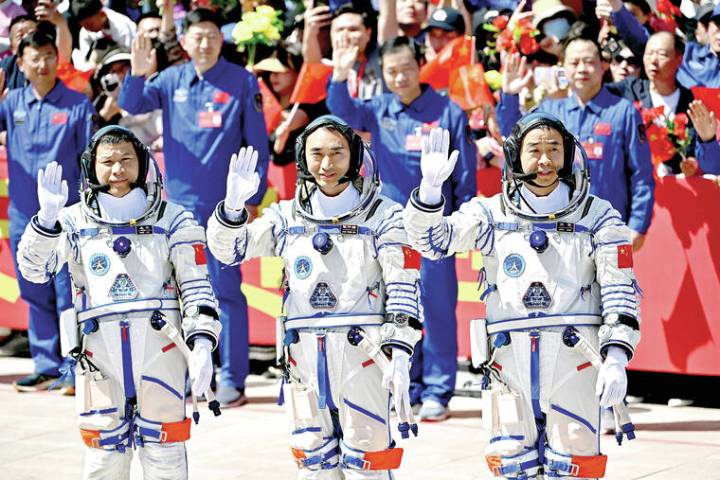 Chinese astronauts return to Earth after vessel damaged by space debris