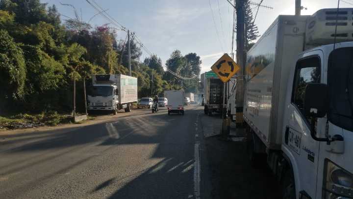 Cuatro Esquinas, sin paso peatonal