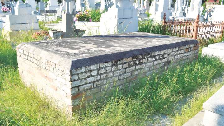 Tumbas de ladrillo son monumentos funerarios en Nuevo Laredo
