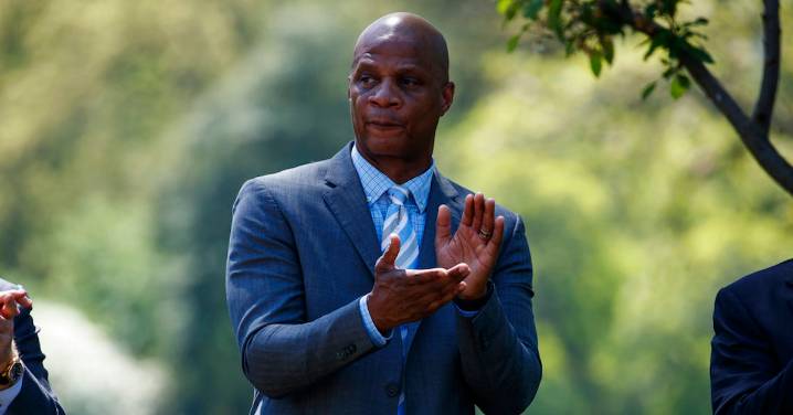 Trump Pardons Baseball Legend Darryl Strawberry Over Tax Evasion Conviction