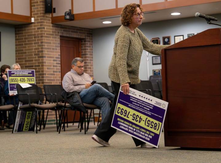 Lincolnwood village trustees listen, don’t act on call for publicly posting signs about immigration resources