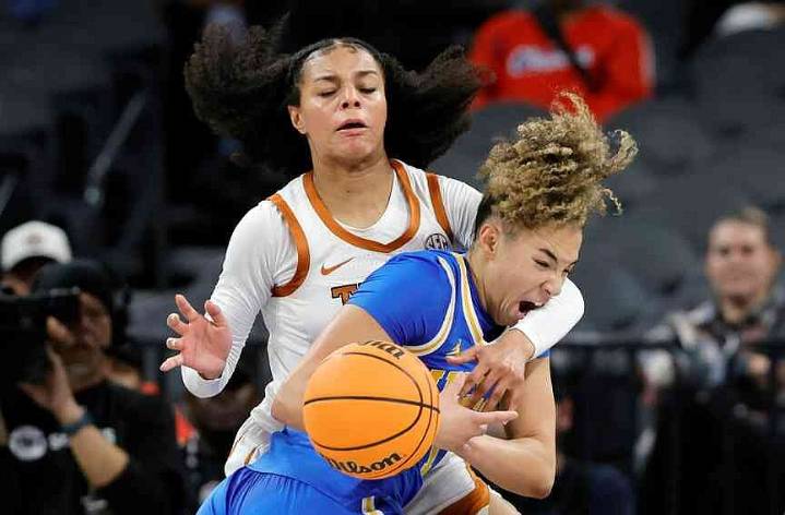 Longhorns build big advantage, top UCLA