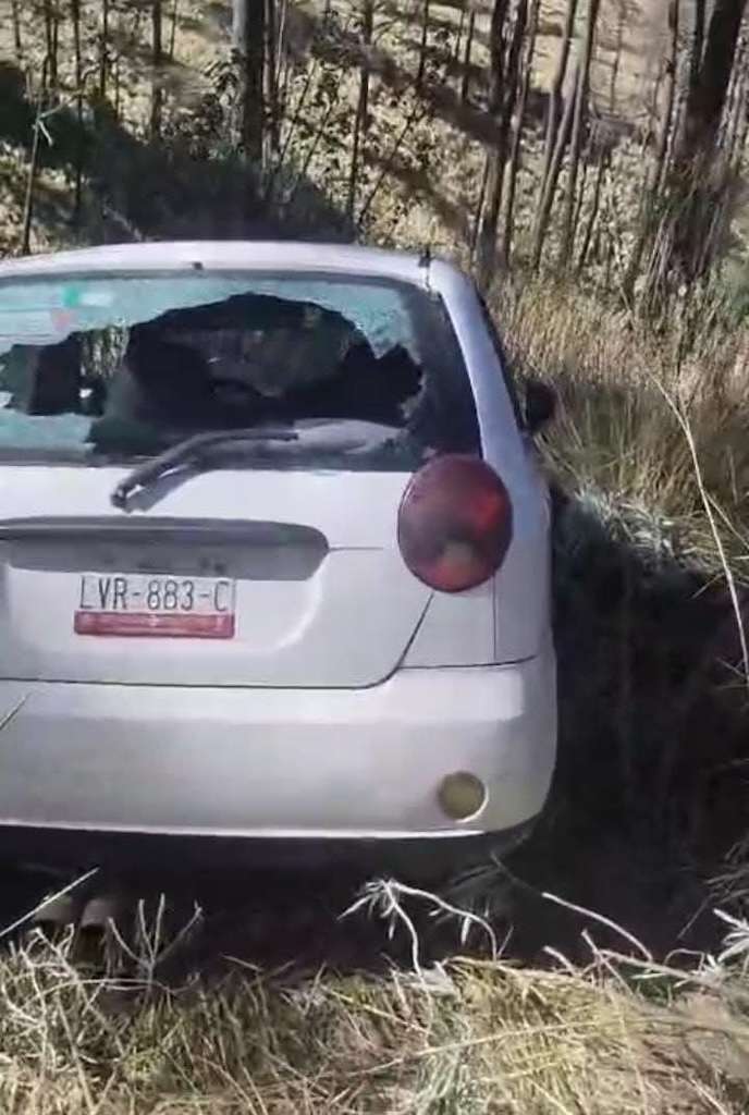 Alertan por vehículo abandonado en zona de los volcanes