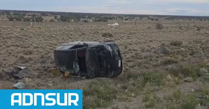 Escaparon de un control policial a toda velocidad, condujeron en contramano por la ruta y volcaron