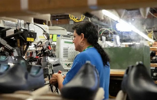 Producción manufacturera repunta ligeramente pero caen salarios, informa Inegi