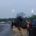 Vuelco de un acoplado en el cruce de Rutas 34 y...