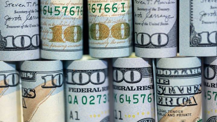 El dólar blue bajó en el cierre de este 17 de noviembre y el Banco Central perdió reservas