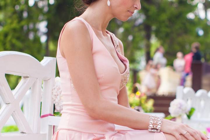 Woman Feels ‘Betrayed’ After Best Friend Excludes Her From Bridal Party