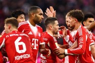 Bayern Múnich golea y sigue líder en fútbol de Alemania