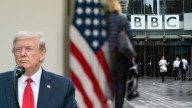 BBC en escándalo mundial por manipulación de imágenes de Donald Trump; demanda y renuncias salen a la luz