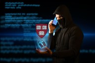 Harvard sufre filtración de datos tras ataque telefónico: alumnos y trabajadores se vieron afectados