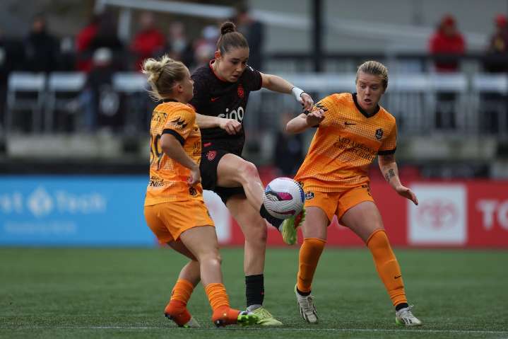 Portland Thorns secure home playoff game with win over Houston Dash