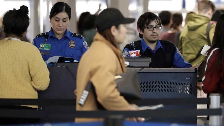 As they miss paychecks, furloughed federal workers are taking out bank loans to help pay the bills