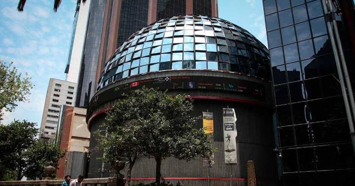 Bolsa Mexicana termina semana con ganancia de 0.97%, desafía caída global