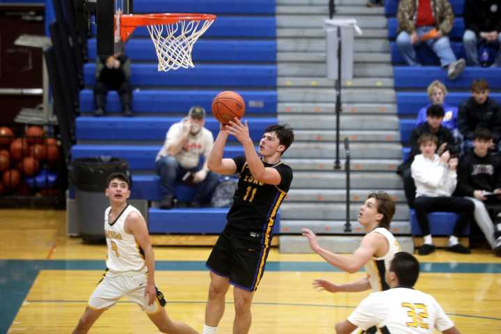 Braxdyn Male, young Esko boys basketball team shake off Warroad