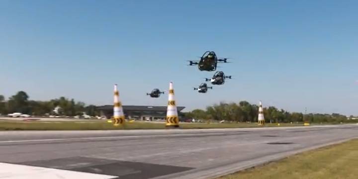 Así fue la primera carrera de autos voladores al estilo Star Wars