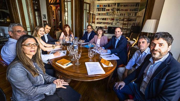 Cristina Kirchner recibió a un grupo de economistas y analizaron un plan de desarrollo para el país