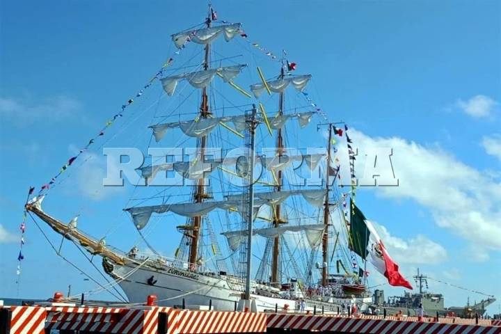Reaparece Buque Cuauhtémoc en puerto de Veracruz