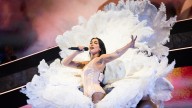 ¡Imperdible! Dua Lipa hace vibrar a Argentina interpretando “De música ligera” y desata la locura entre sus fans.