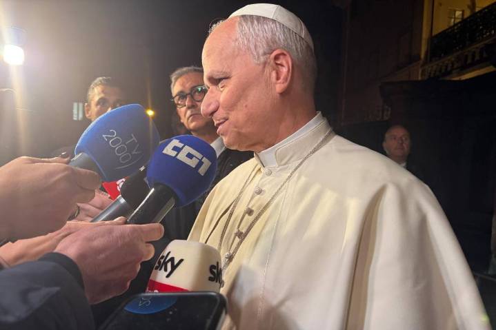 Papa León XIV pide “buscar el diálogo” en conflicto EE UU