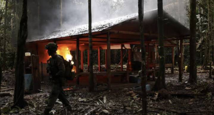 Contradicciones entre el Ministerio de Defensa y Petro tras bombardeo en Guaviare con menores fallecidos