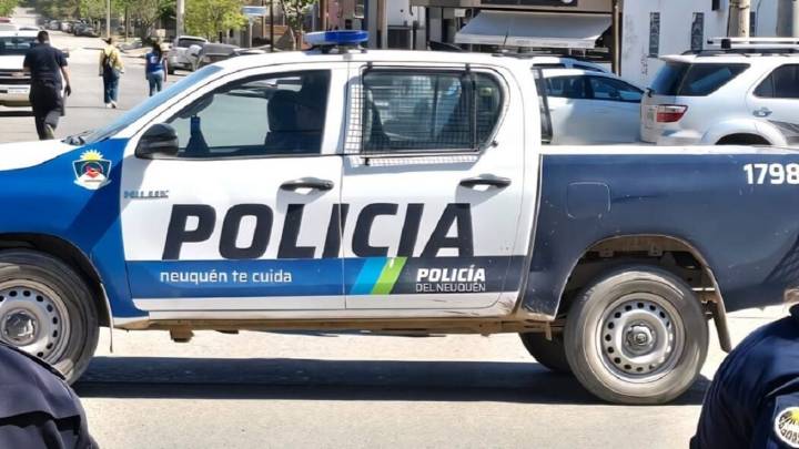 Centenario: entre cuatro atacaron y apuñalaron a un hombre en situación de calle