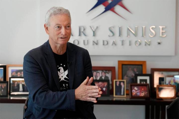 How Gary Sinise is helping the nonprofit CreatiVets
