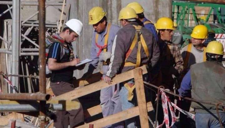 En 21 meses de gestión, Javier Milei registró la pérdida de casi 20 mil empresas y 276 mil empleos