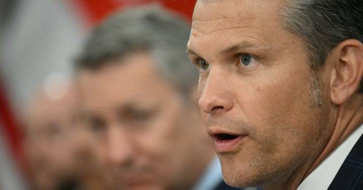 Jefe del Pentágono visita República Dominicana en medio de despliegue militar en el Caribe