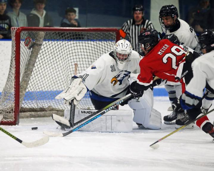 Early lead helps Romeo skate past Anchor Bay; Grosse Pointe South pulls away from Utica United