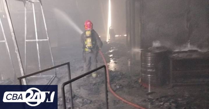Córdoba: incendio y explosiones en un parque industrial dejaron pérdidas totales