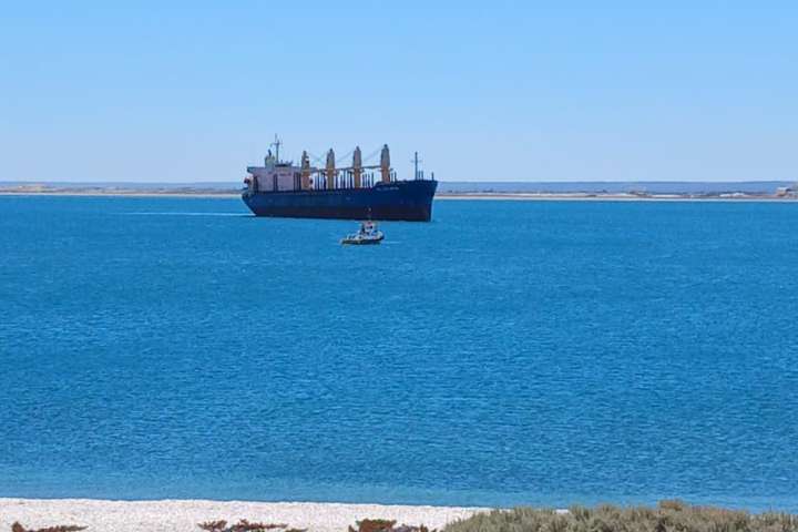 Llegaron a San Antonio Este los caños para el primer proyecto de GNL en la costa de Río Negro