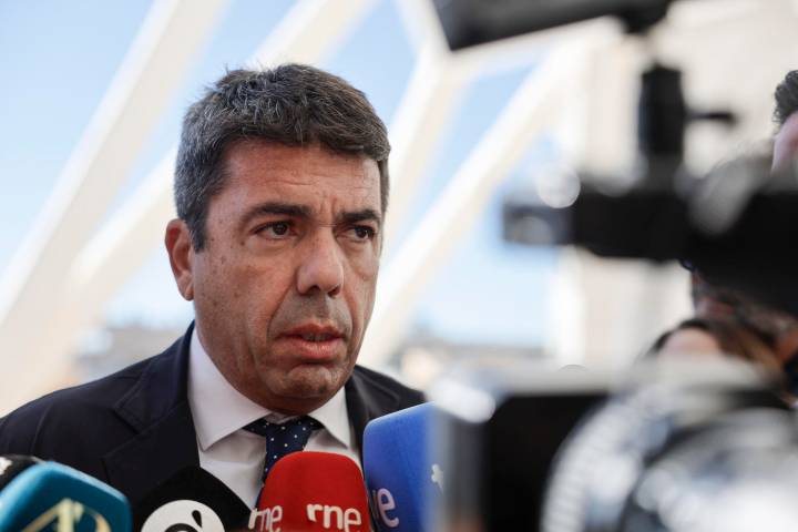 Mazón desvelará este lunes su futuro tras reunirse con Feijóo en plena tormenta política