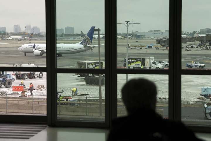 Aerolíneas de EE. UU. advierten retrasos y cancelaciones por recorte en vuelos