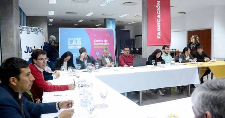 El gobierno retoma las paritarias y garantiza el pago de un bono de fin de año