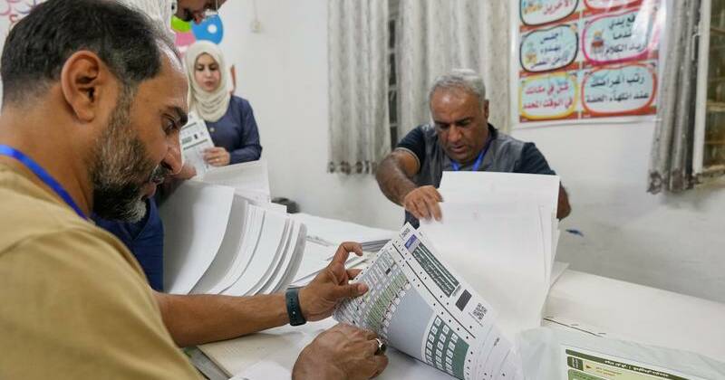 Iraqi displaced, security forces kick off early voting
