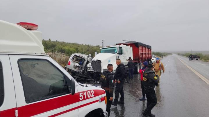 Aparatoso choque en la Cuesta Codornices deja a trabajadores de Ferromex lesionados