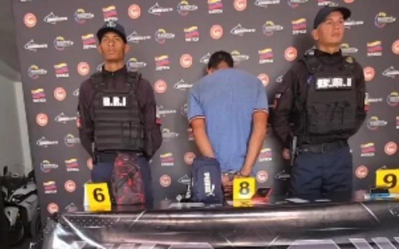 Detienen a sujeto por cortar bases del puente de la carretera vieja Caracas