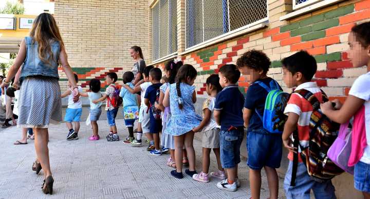 Piden a Educación que active un protocolo para prevenir agresiones a maestros en Huelva: "Cuatro colegios de la capital ya han tenido graves problemas de convivencia"