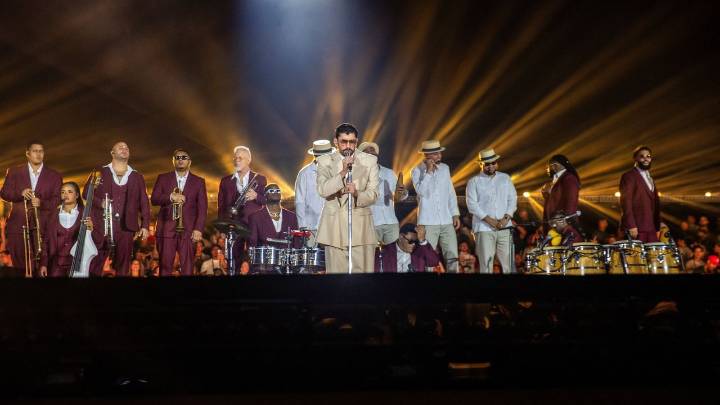 Bad Bunny comienza su esperada gira mundial: «Vamos a bailar mucho, a pasarla bien, a reír y a llorar»