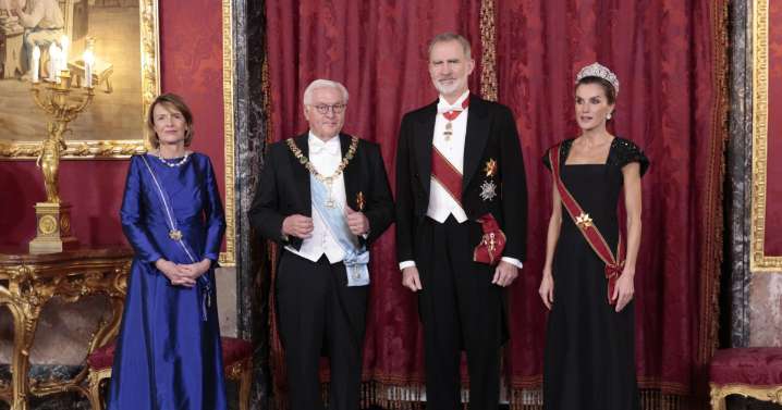 El look de gala de Doña Letizia: escote cuadrado y un maquillaje favorecedor