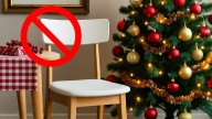 Adiós a las sillas sin decorar en Navidad: la nueva tendencia elegante y práctica para este 2025