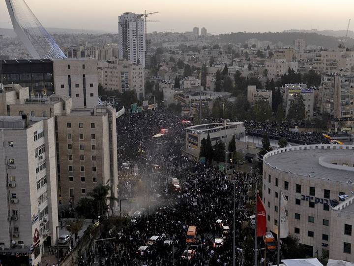 Orthodox Jews shut Jerusalem in mass protest against IDF enlistment