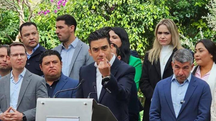 PAN y MC critican salida de Gertz Manero: acusan que la renuncia de la FGR no fue legítima