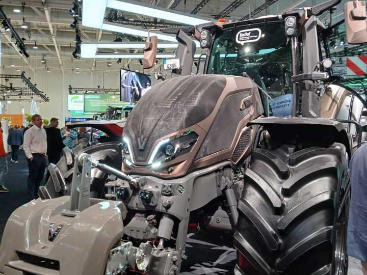 El tractor que habla: presentaron en Agritechnica 2025 una tecnología que responde por voz las consultas del productor