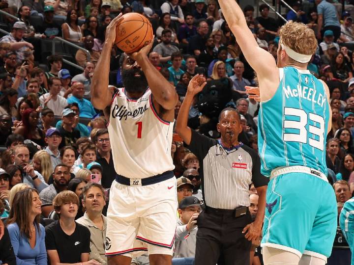 Con 55 puntos, James Harden impone récord en los Clippers