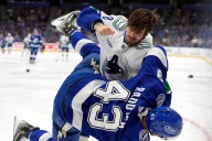 Canucks score 5 3rd-period goals to beat Lightning 6